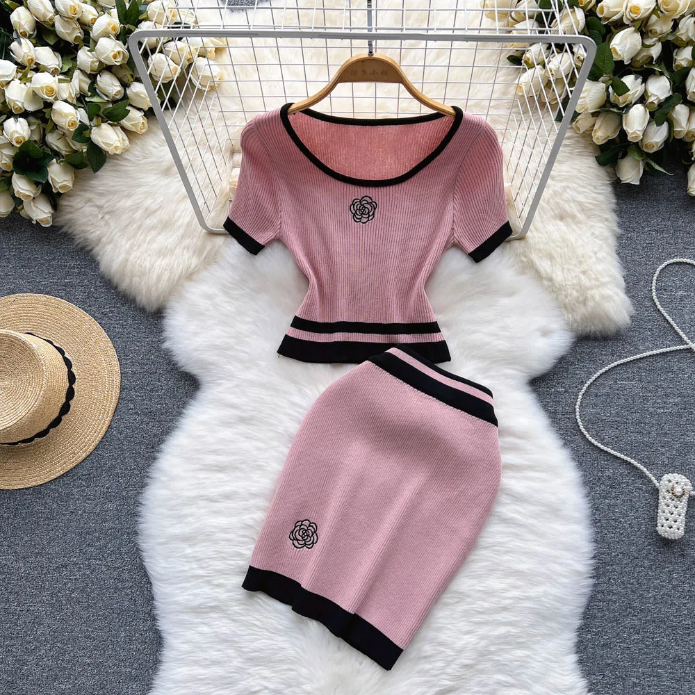 2024 New Arrival Knitted Crop Top and High Waist Skinny Mini Skirt Set – Fashionable Two-Piece Suit for Women